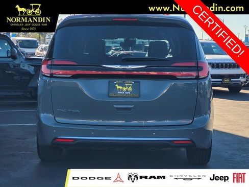 Certified 2025 Chrysler Pacifica Select FWD image 5