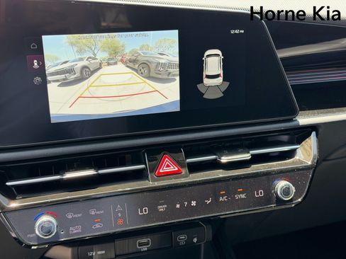 New 2026 Kia Niro EX FWD image 17