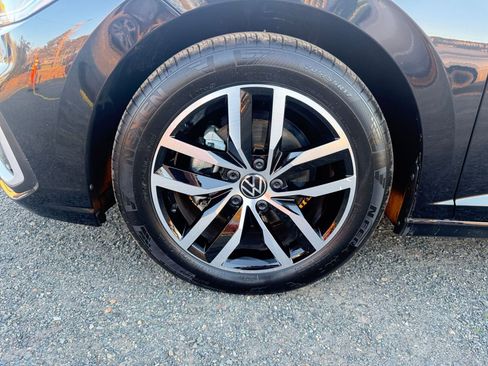 Used 2025 Volkswagen Jetta SE image 31