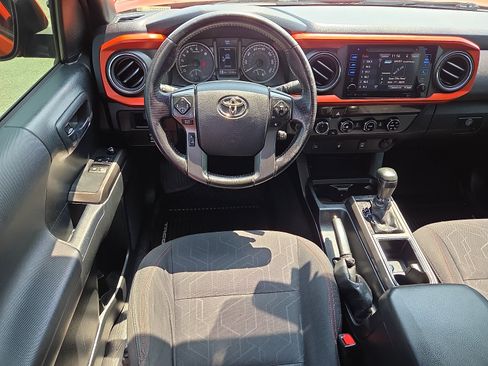 Used 2016 Toyota Tacoma TRD Off-Road w/ Towing Package AWD/4WD image 11