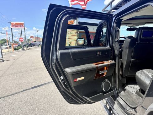Used 2005 HUMMER H2 w/ Preferred Equipment Group AWD/4WD image 21