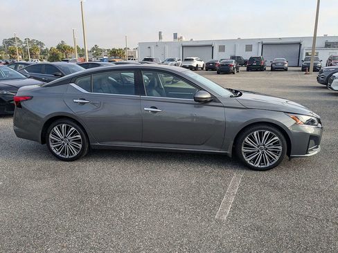 Used 2025 Nissan Altima 2.5 SL FWD image 3