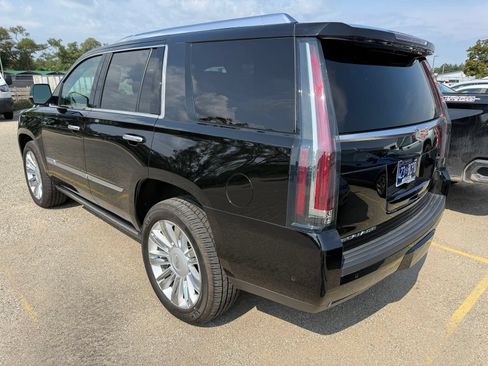 Used 2019 Cadillac Escalade Platinum AWD/4WD image 4