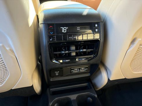 Used 2024 Jeep Grand Cherokee L Limited w/ Luxury Tech Group II image 9