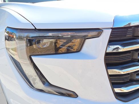 Used 2025 GMC Acadia Elevation image 18