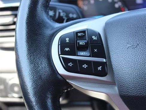 Used 2021 Ford Explorer XLT image 10