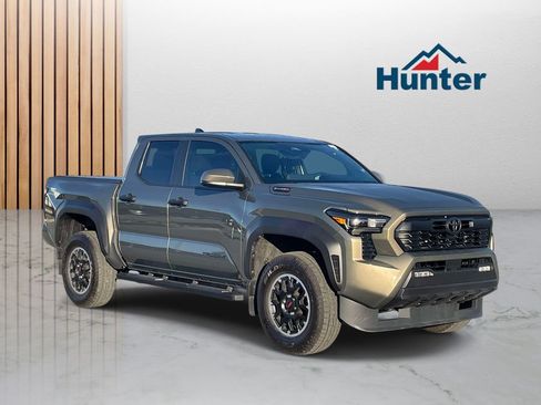 Used 2025 Toyota Tacoma TRD Off-Road AWD/4WD image 1