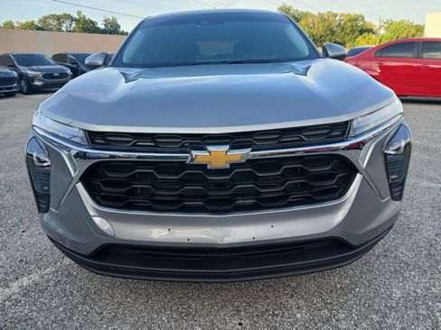 Used 2025 Chevrolet Trax LS w/ LS Convenience Package FWD image 2
