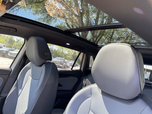 New 2026 Volkswagen Tiguan SE R-Line FWD image 16