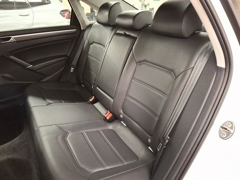 Used 2017 Volkswagen Passat 1.8T R-Line FWD image 7