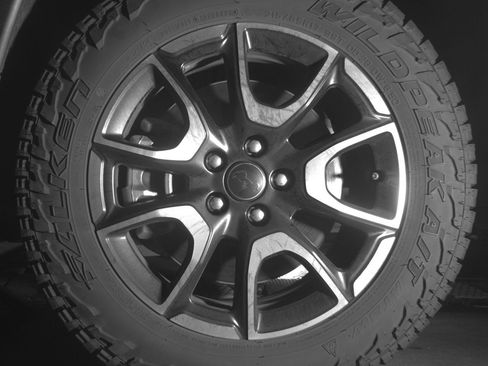 Used 2025 Jeep Compass Trailhawk AWD/4WD image 9