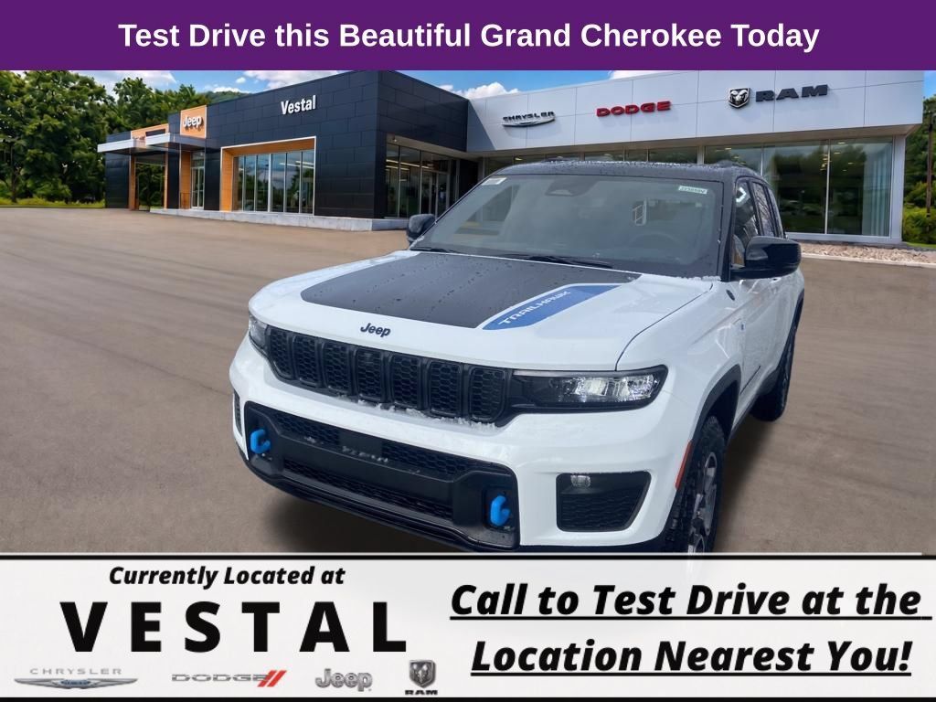 New 2023 Jeep Grand Cherokee Trailhawk AWD/4WD image 3