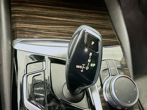 Used 2019 BMW 530e xDrive w/ Premium Package image 25