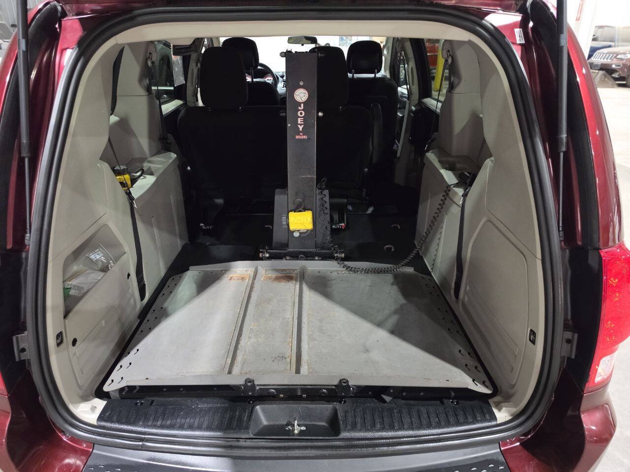 Used 2017 Dodge Grand Caravan SE w/ Power Window Group FWD image 33