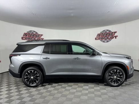 Used 2025 Chevrolet Traverse LT w/ Sun and Wheel Package AWD/4WD image 8