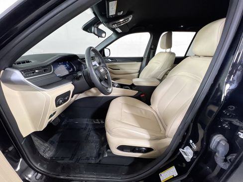 Used 2023 Jeep Grand Cherokee Limited image 20