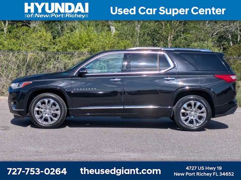 Used 2018 Chevrolet Traverse Premier w/ Driver Confidence II Package FWD image 2