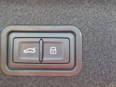 Used 2017 Audi A8 L 3.0T w/ Executive Package image 41