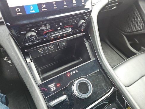 Used 2023 Jeep Grand Cherokee Limited image 24