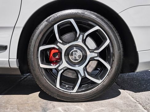 Used 2024 Rolls-Royce Cullinan Black Badge w/ Dark Exterior Package AWD/4WD image 19