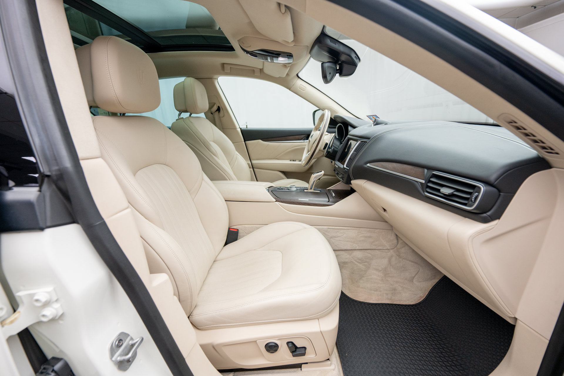 Used 2020 Maserati Levante S AWD/4WD image 14