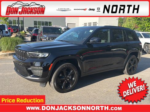 Used 2025 Jeep Grand Cherokee Altitude AWD/4WD image 1