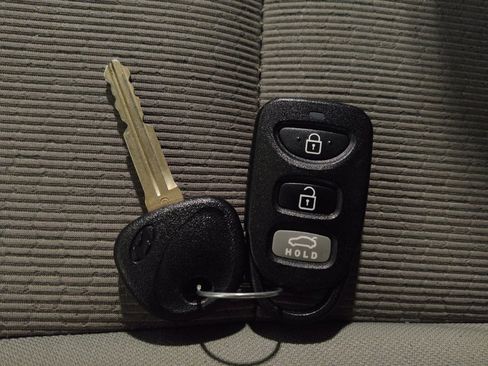 Used 2017 Hyundai Elantra SE image 32