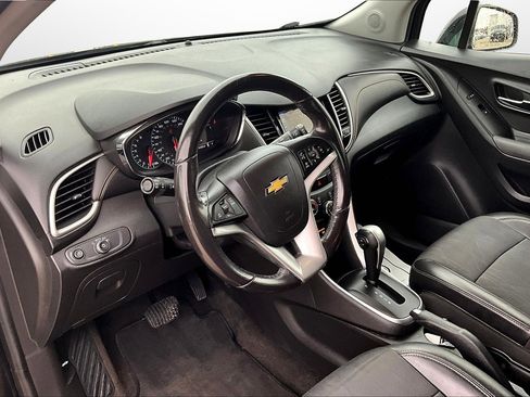 Used 2019 Chevrolet Trax LT w/ LT Convenience Package image 19