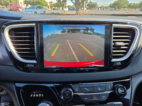Used 2025 Chrysler Pacifica Select FWD image 20