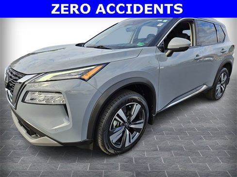 Used 2021 Nissan Rogue SL w/ Premium Package image 3