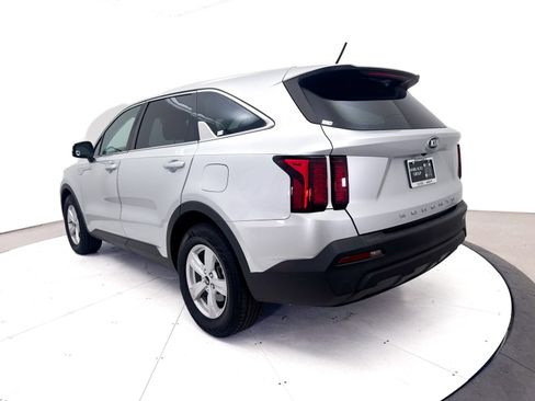 Used 2021 Kia Sorento LX FWD image 12