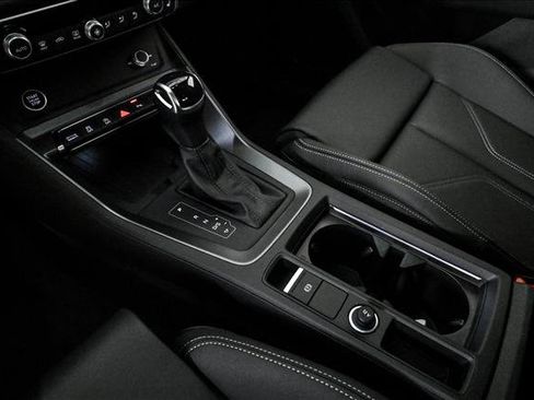 New 2025 Audi Q3 2.0T Premium image 10