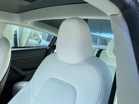 Used 2023 Tesla Model 3 Standard Range image 18