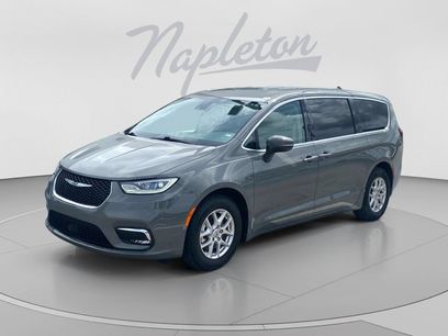 Used 2023 Chrysler Pacifica Touring-L
