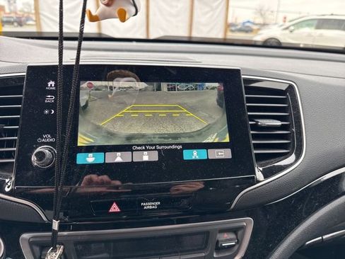 Certified 2025 Honda Passport Black Edition image 11