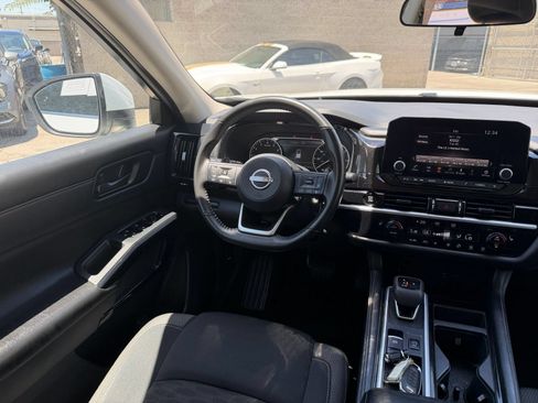 Used 2025 Nissan Pathfinder SV FWD image 37