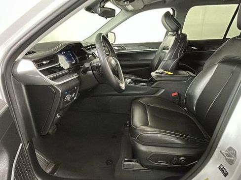 Used 2023 Jeep Grand Cherokee 4WD 4xe image 11