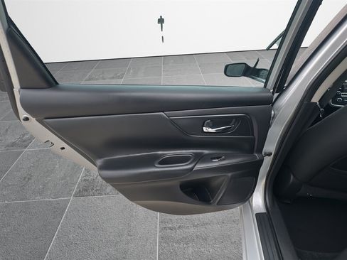 Used 2016 Nissan Altima 2.5 S w/ Power Driver Seat Package image 15