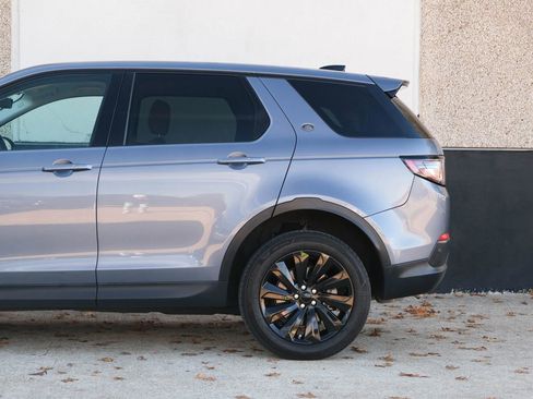 Used 2020 Land Rover Discovery Sport SE image 15