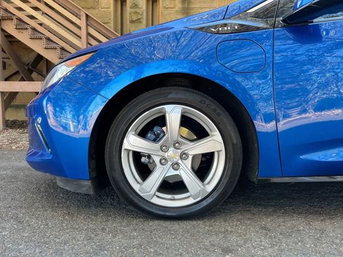 Used 2017 Chevrolet Volt LT w/ Comfort Package image 41