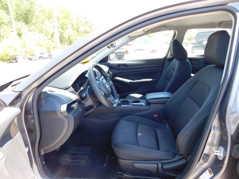 Used 2024 Nissan Altima 2.5 S FWD image 12