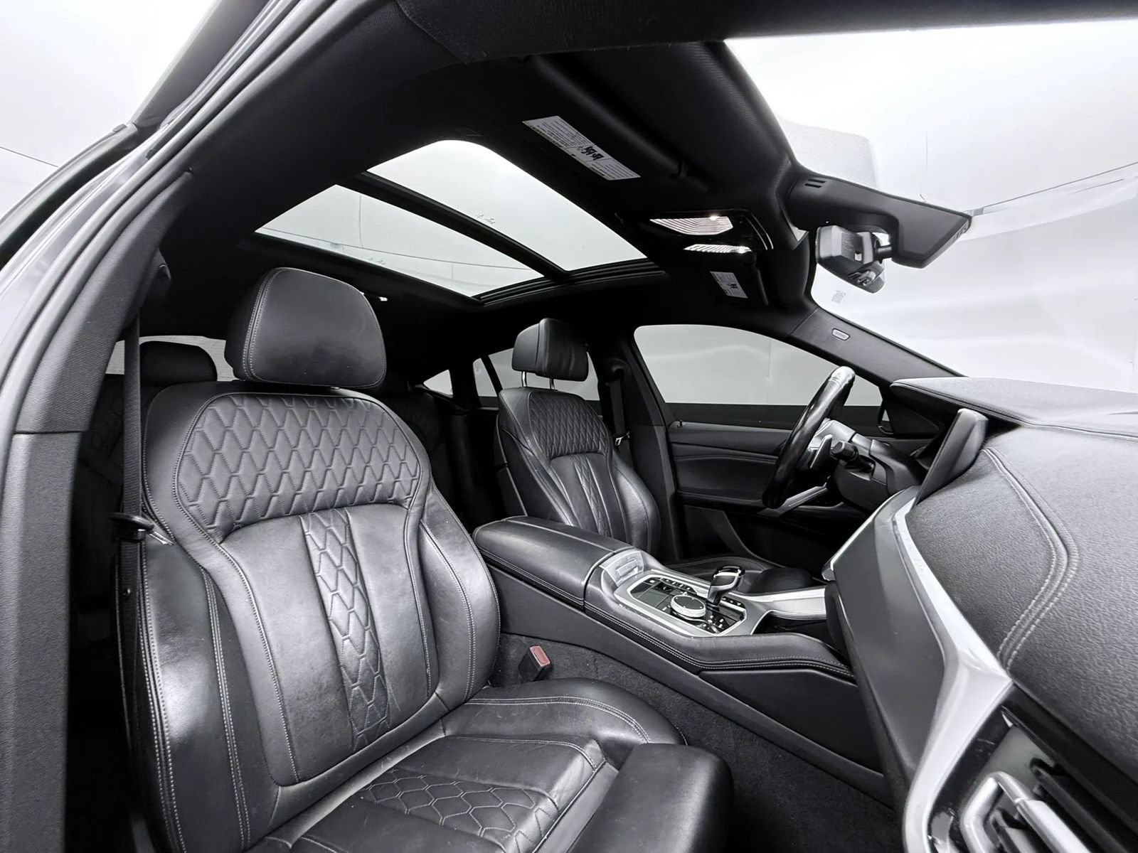 Used 2023 BMW X6 xDrive40i w/ M Sport Package AWD/4WD image 12