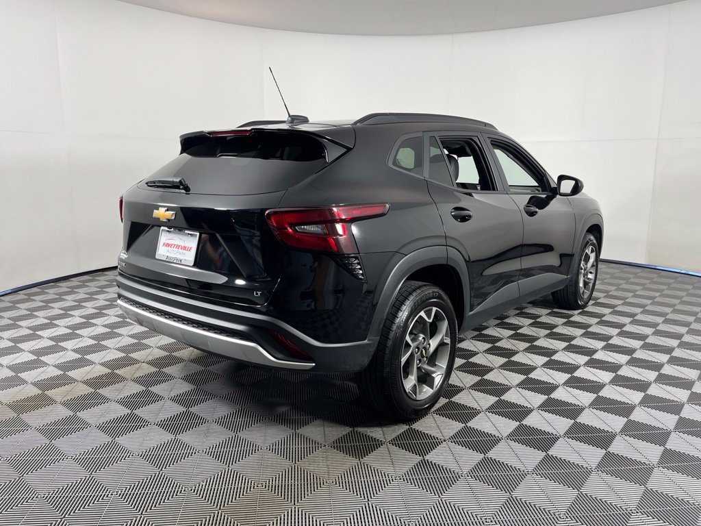 Used 2025 Chevrolet Trax LT FWD image 15