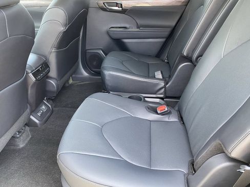 Certified 2026 Toyota Highlander Limited AWD/4WD image 24