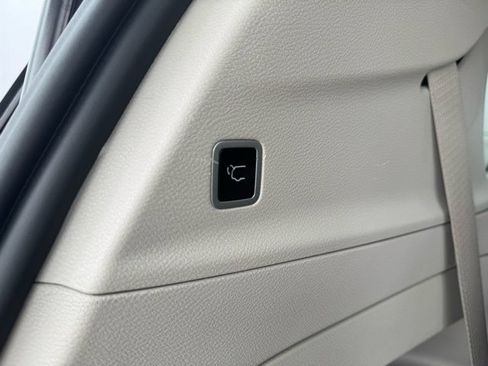 Used 2023 Chrysler Voyager LX image 37