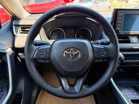 Used 2020 Toyota RAV4 LE w/ Carpet Mat Package AWD/4WD image 15