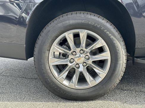 New 2026 Chevrolet Suburban Premier w/ Sun And Tow Package AWD/4WD image 17