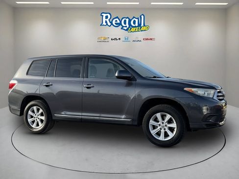 Used 2013 Toyota Highlander FWD image 1
