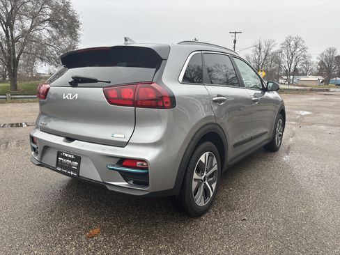 Used 2022 Kia Niro EX w/ Cold Weather Package image 3