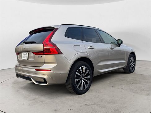 Certified 2025 Volvo XC60 B5 Plus image 6